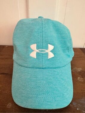 Under Armour Women’s adjustable Aqua Teal Lightweight Performance Cap Hat